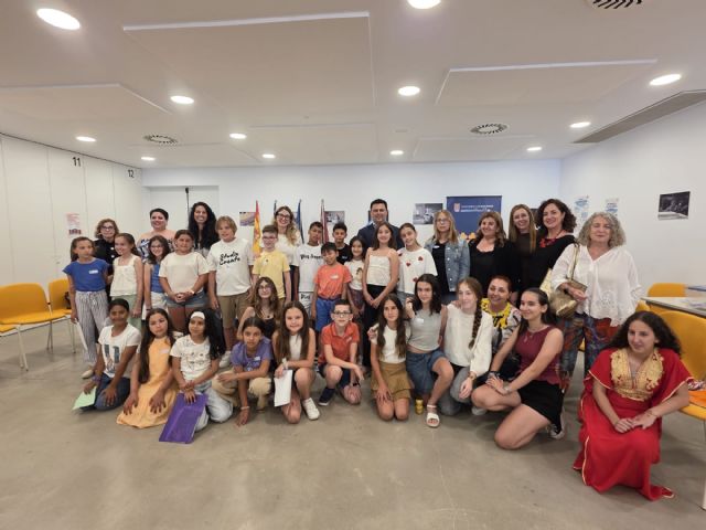 Las ni�as Carmen y Cristina estar�n al frente del renovado Consejo Local de la Infancia y Adolescencia de San Javier