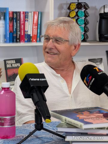 Antonio Sachs presenta en Librer�a Faro 