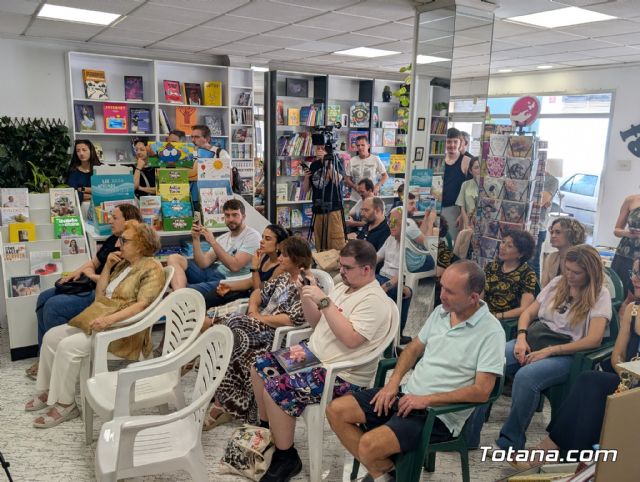 Antonio Sachs presenta en Librer�a Faro 
