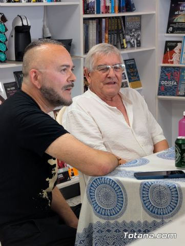 Antonio Sachs presenta en Librer�a Faro 