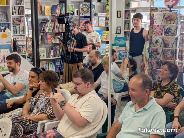 Antonio Sachs presenta en Librer�a Faro 