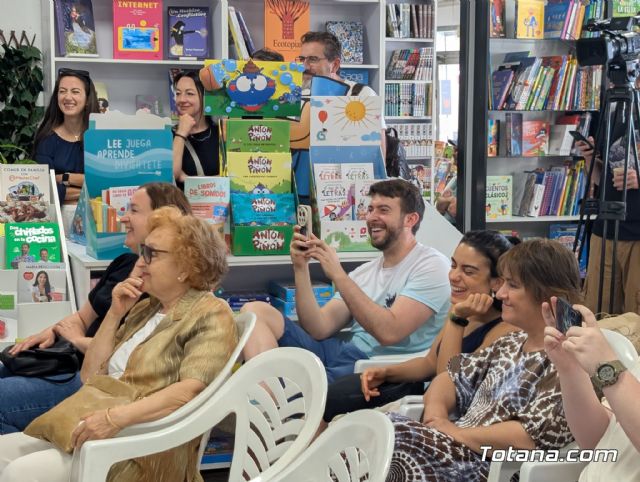 Antonio Sachs presenta en Librer�a Faro 