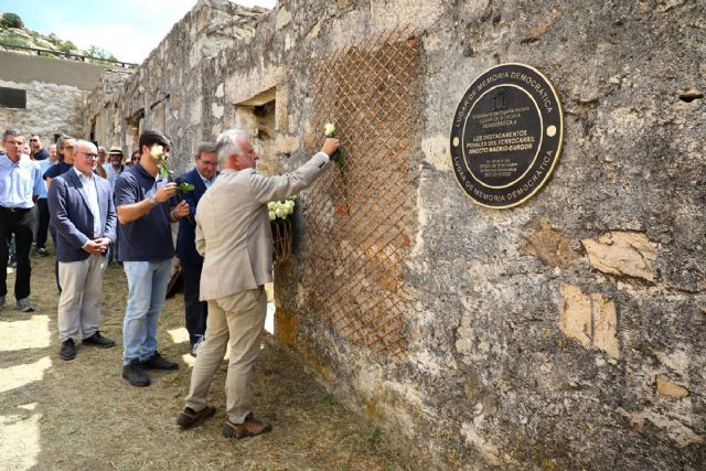 El Gobierno instala la placa de Lugar de Memoria en los destacamentos penales franquistas de la Comunidad de Madrid