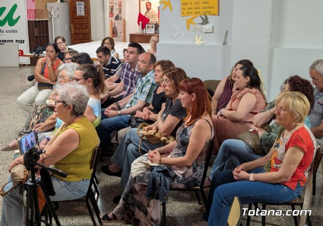 Sabidur�a entre jaulas y vuelos de libertad: el Centro Cultural y Obrero acogi� la presentaci�n de 