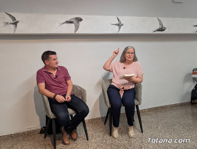 Sabidur�a entre jaulas y vuelos de libertad: el Centro Cultural y Obrero acogi� la presentaci�n de 