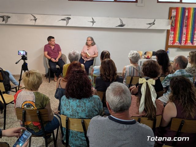 Sabidur�a entre jaulas y vuelos de libertad: el Centro Cultural y Obrero acogi� la presentaci�n de 
