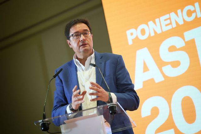 �scar L�pez afirma que 'la Administraci�n P�blica tiene un papel esencial para legitimar las nuevas tecnolog�as'