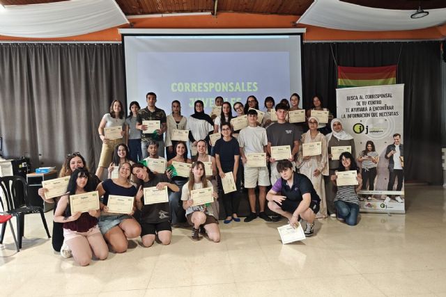 Los corresponsales juveniles de Cartagena reciben sus diplomas y becas por su labor informativa