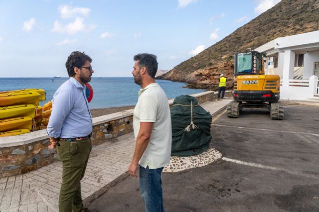 El Ayuntamiento inicia las obras de reparaci�n de la escollera de El Port�s con una inversi�n cercana a los 50.000 euros ante la inacci�n de Costas