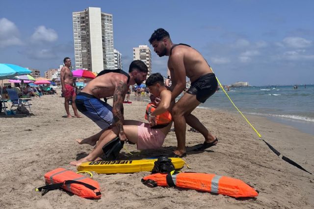 Cartagena refuerza la seguridad en sus playas con formación intensiva para nuevos socorristas Cartagena refuerza la seguridad en sus playas con formación intensiva para nuevos socorristas