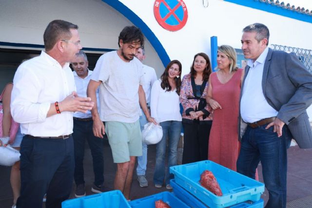 El Ayuntamiento respalda al sector pesquero y exige a Europa flexibilizar los recortes de d�as de faena
