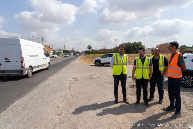 Arrancan las obras para habilitar la nueva parada de autobús y un itinerario peatonal en Los Salazares Arrancan las obras para habilitar la nueva parada de autobús y un itinerario peatonal en Los Salazares