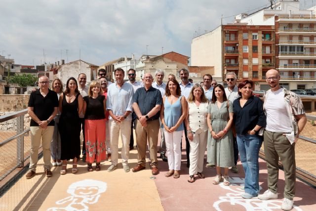 Puente visita la pasarela del carrer Convent en Paiporta, reabierta tras ser reconstruida con una inversión de 2,55 millones de euros Puente visita la pasarela del carrer Convent en Paiporta, reabierta tras ser reconstruida con una inversión de 2,55 millones de euros