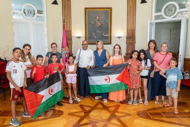 Cartagena da la bienvenida a los ni�os saharauis del programa �Vacaciones en Paz�