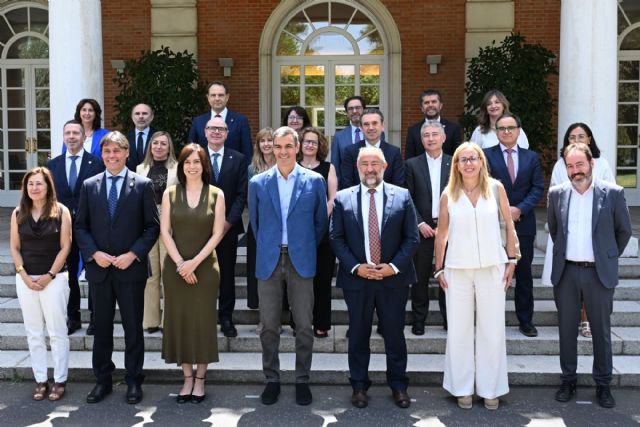 Pedro S�nchez se re�ne con la nueva junta rectora de la CRUE
