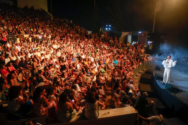 Rodrigo Cuevas revoluciona el festival La Mar de M�sicas de Cartagena con el folclore m�s vanguardista