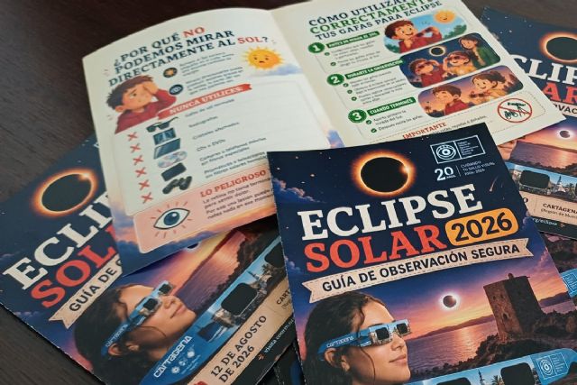 El Ayuntamiento y el Colegio de �pticos conciencian sobre la observaci�n segura del eclipse solar del 12 de agosto con una jornada informativa en la plaza Icue