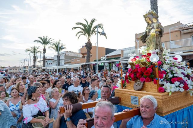 Cabo de Palos se vuelca con su tradicional Procesi�n Mar�tima de la Virgen de la Asunci�n