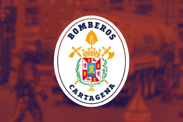 Bomberos y Polic�a Local intervienen tras el derrumbamiento de parte de una vivienda en San Ant�n