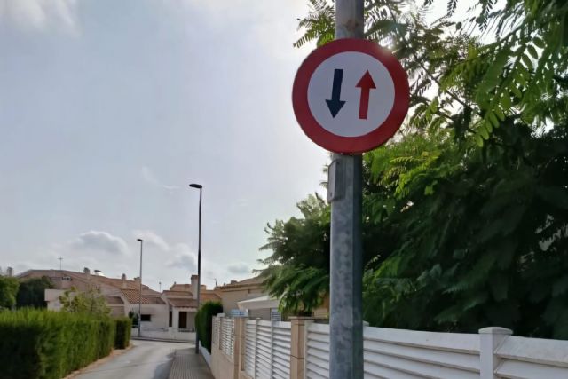 Cartagena renueva cerca de un centenar de se�ales verticales para mejorar la seguridad vial en Molinos Marfagones