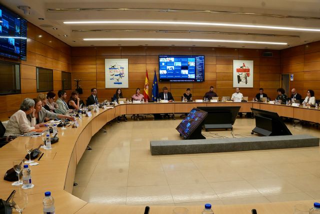 Rego pide a las comunidades aut�nomas 'arrimar el hombro' para 'ayudar a Ceuta y atender a ni�os y ni�as que est�n solos'
