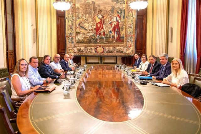 Luis Planas aborda con el sector pesquero y acuícola los principales retos de los próximos meses Luis Planas aborda con el sector pesquero y acuícola los principales retos de los próximos meses
