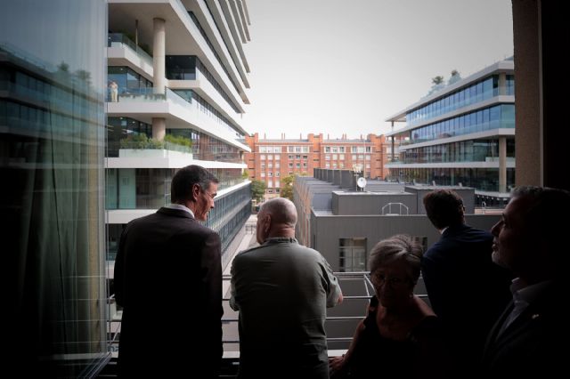 Pedro S�nchez reafirma su compromiso con la vivienda p�blica en su visita a una promoci�n de alquiler asequible en Barcelona