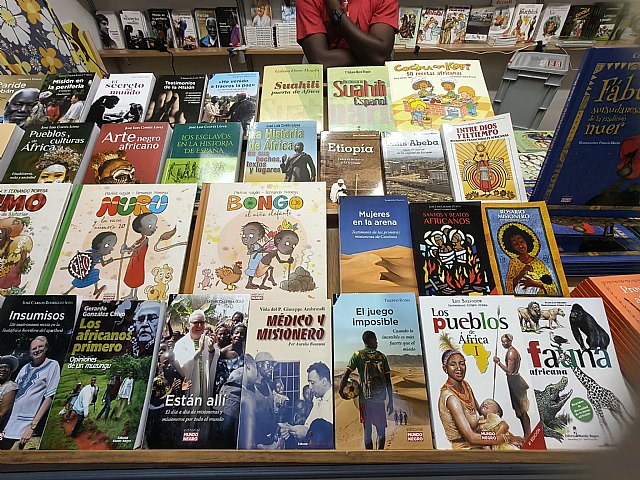 �frica en el coraz�n del Paseo Alfonso X: Mundo Negro vuelve a la Feria del Libro de Murcia - 6