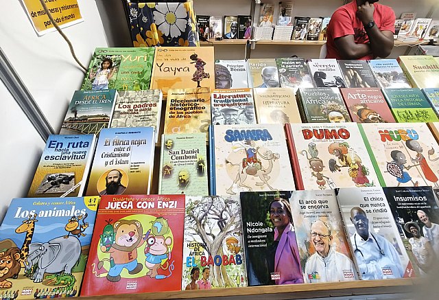 �frica en el coraz�n del Paseo Alfonso X: Mundo Negro vuelve a la Feria del Libro de Murcia - 7