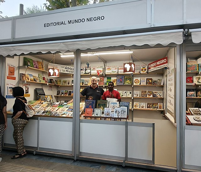 �frica en el coraz�n del Paseo Alfonso X: Mundo Negro vuelve a la Feria del Libro de Murcia - 8