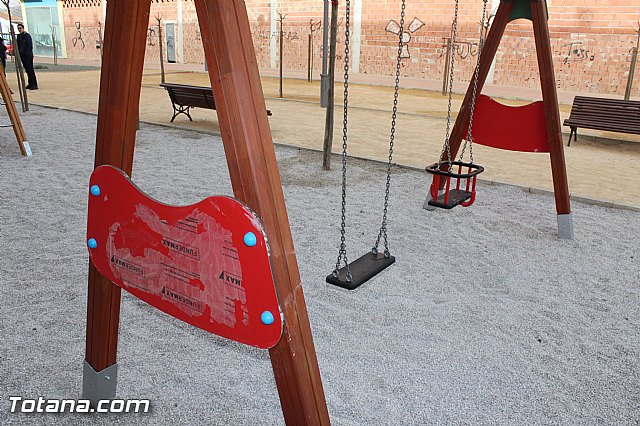 Se construye un nuevo parque recreativo con jardn en el barrio de Triptolemos, donde no exista ninguna infraestructura de esta naturaleza - 3