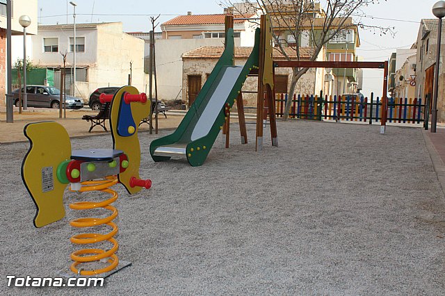 Se construye un nuevo parque recreativo con jardn en el barrio de Triptolemos, donde no exista ninguna infraestructura de esta naturaleza - 9