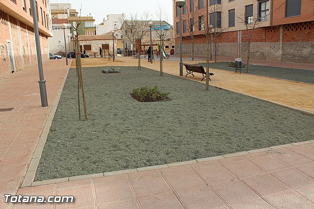 Se construye un nuevo parque recreativo con jardn en el barrio de Triptolemos, donde no exista ninguna infraestructura de esta naturaleza - 13