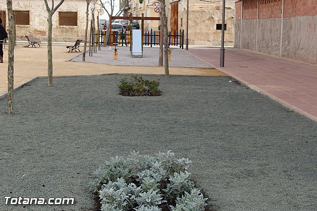 Se construye un nuevo parque recreativo con jardn en el barrio de Triptolemos, donde no exista ninguna infraestructura de esta naturaleza - 16