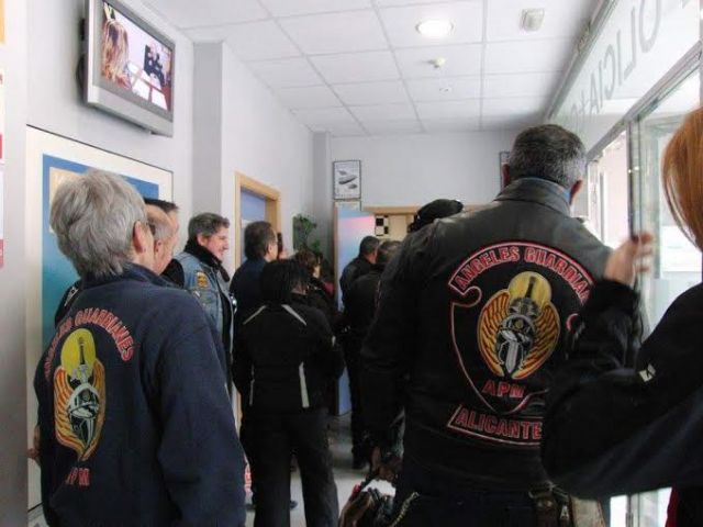 La Asociacin de Policas Motoristas “ngeles Guardianes” de Alicante visita el Museo de la Polica Local de Totana - 1