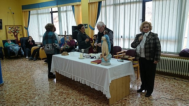 Homenaje a la mujer ms longeva en la residencia 