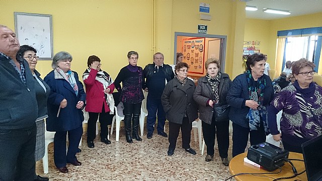 Homenaje a la mujer ms longeva en la residencia 