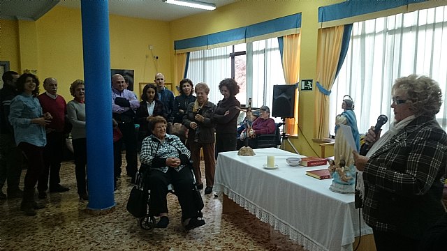 Homenaje a la mujer ms longeva en la residencia 