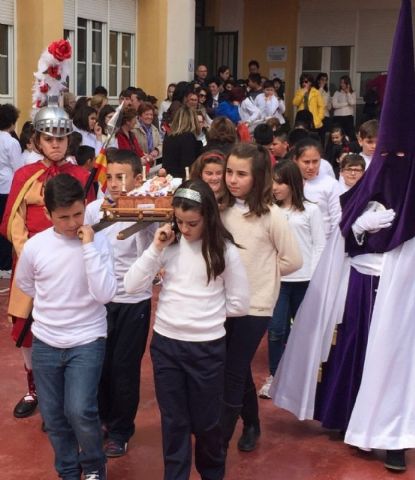 El colegio Santa Eulalia celebr su procesin de Semana Santa - 7