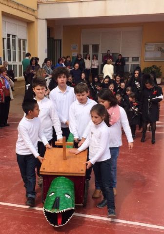 El colegio Santa Eulalia celebr su procesin de Semana Santa - 12
