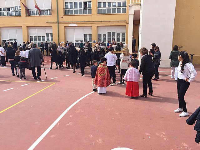 El colegio Santa Eulalia celebr su procesin de Semana Santa - 23