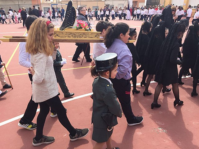El colegio Santa Eulalia celebr su procesin de Semana Santa - 31