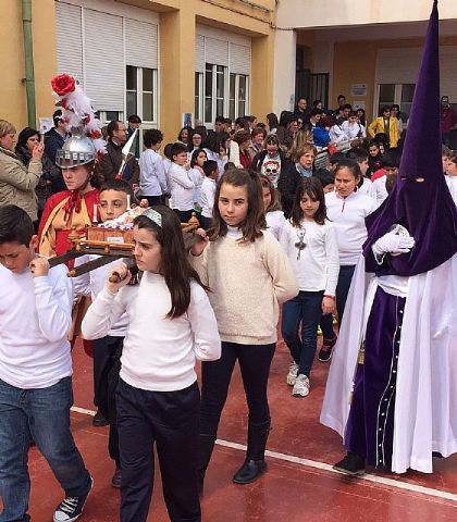 El colegio Santa Eulalia celebr su procesin de Semana Santa - 39