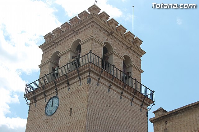 Se guarda un minuto de silencio a las puertas del Ayuntamiento en solidaridad con las vctimas y heridos del atentado terrorista de Bruselas - 1