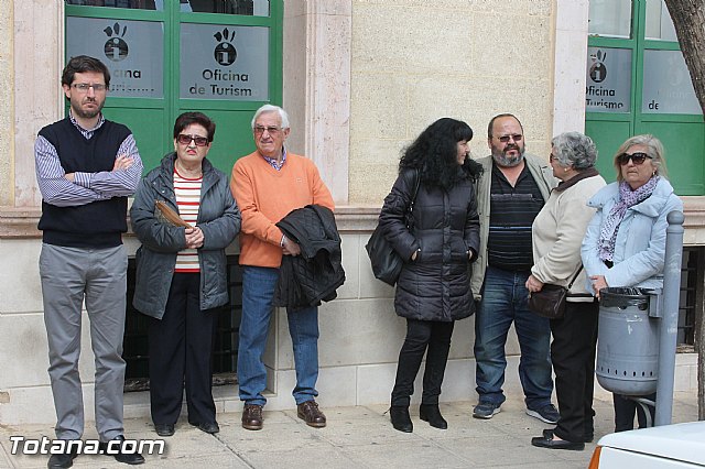 Se guarda un minuto de silencio a las puertas del Ayuntamiento en solidaridad con las vctimas y heridos del atentado terrorista de Bruselas - 4