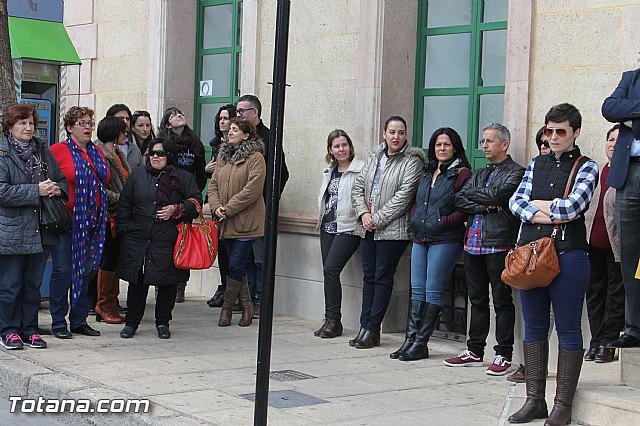 Se guarda un minuto de silencio a las puertas del Ayuntamiento en solidaridad con las vctimas y heridos del atentado terrorista de Bruselas - 6