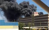 Servicios de emergencia acuden a sofocar un incendio declarado en las instalaciones de la empresa ElPozo, en Alhama de Murcia