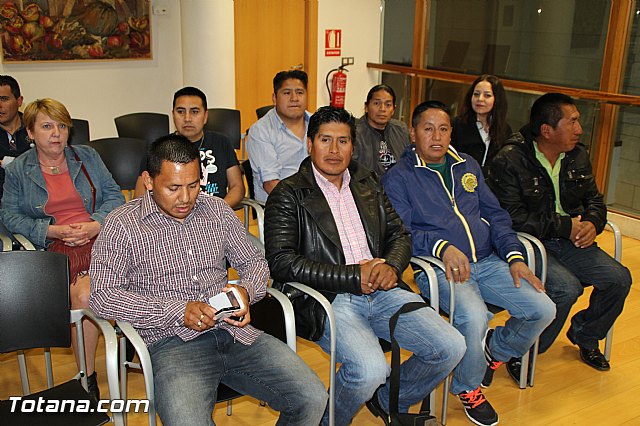 Ayuntamiento y Cabildo promueven una campaña de captacin de fondos y alimentos para los damnificados del terremoto de Ecuador - 13