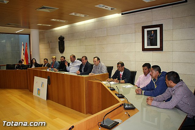 Ayuntamiento y Cabildo promueven una campaña de captacin de fondos y alimentos para los damnificados del terremoto de Ecuador - 16