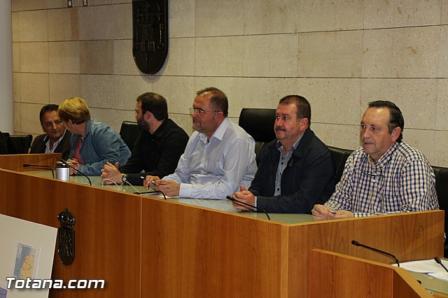 Ayuntamiento y Cabildo promueven una campaña de captacin de fondos y alimentos para los damnificados del terremoto de Ecuador - 17